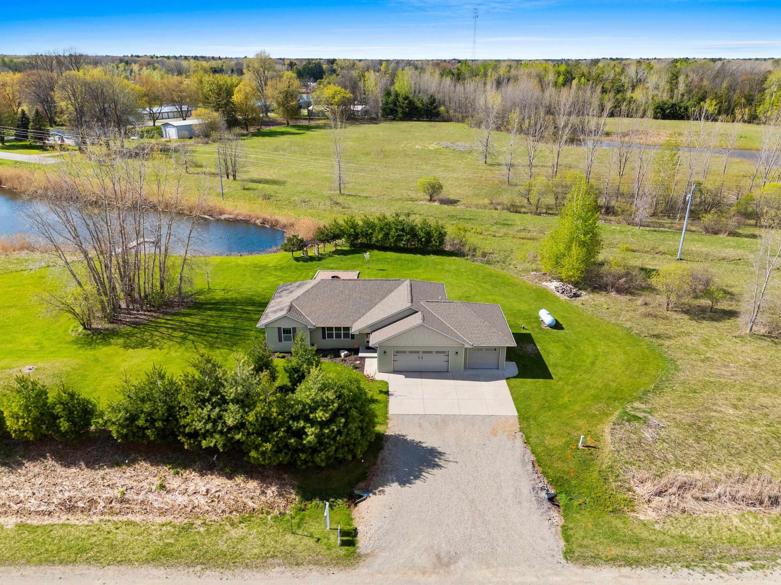 5548 Oak Orchard Road Abrams, WI 54101 - Photo 3 of 61