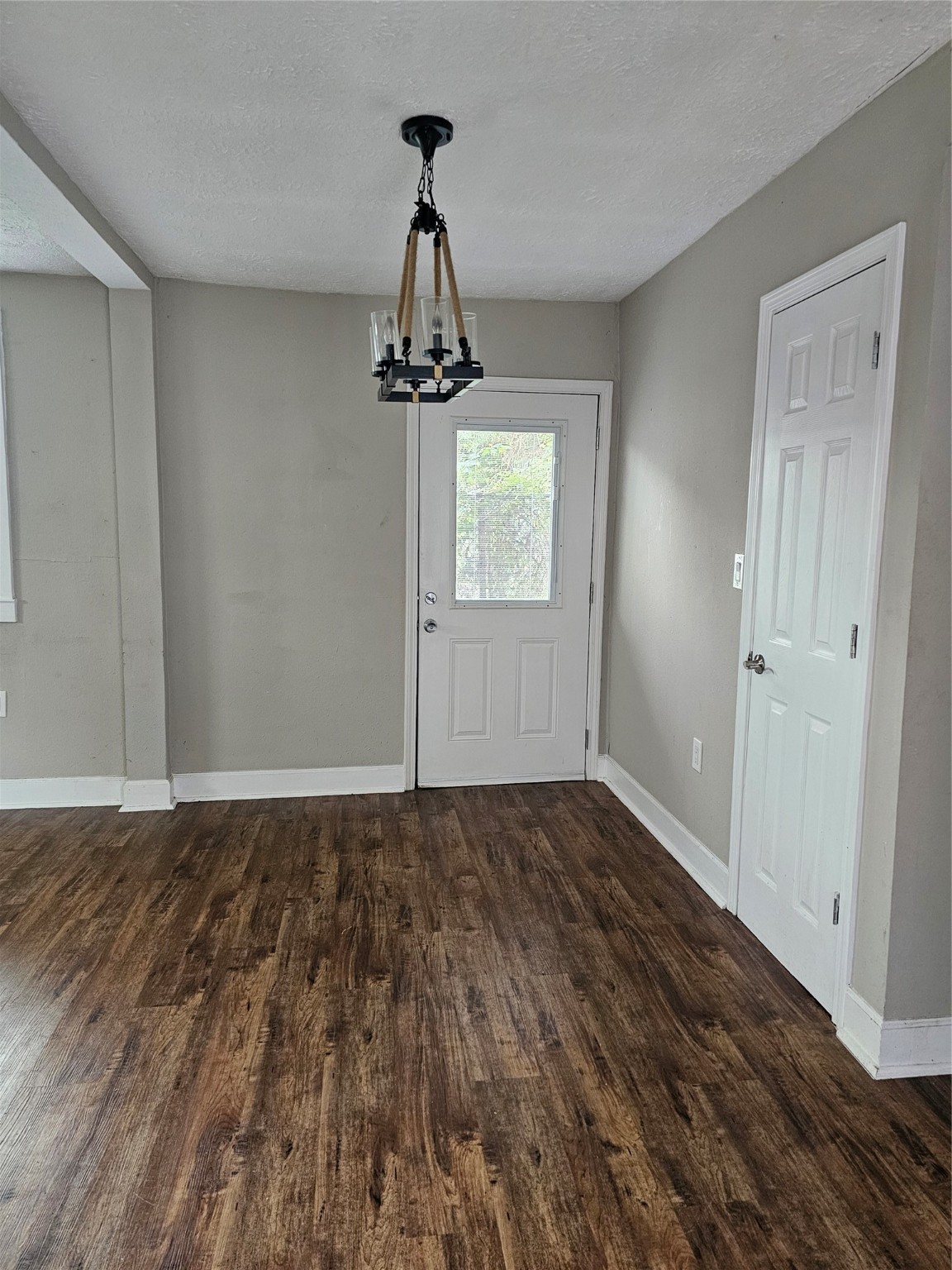 614 North York Street Houston, TX 77003 - Photo 14 of 15 Dining area