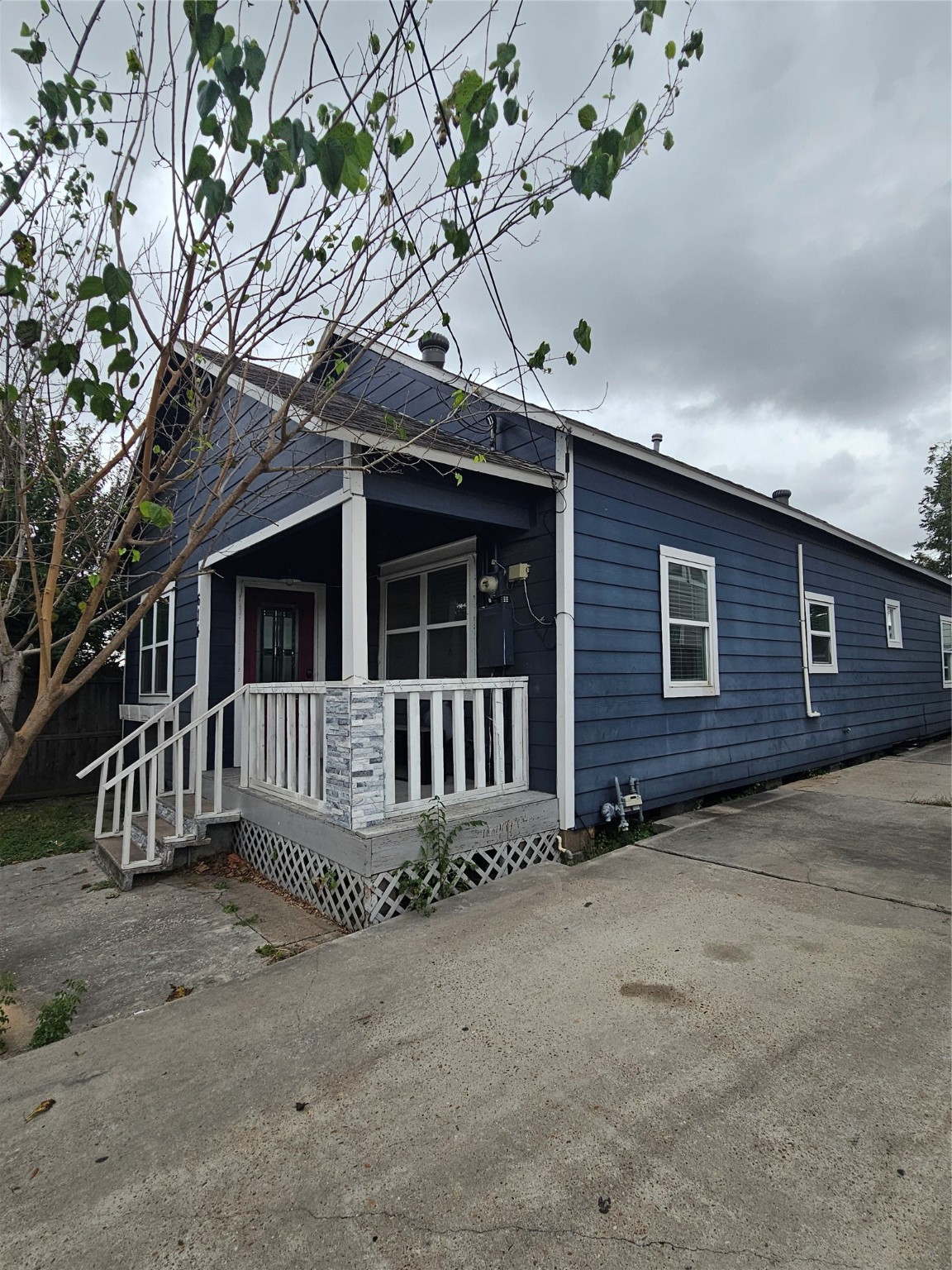 614 North York Street Houston, TX 77003 - Photo 2 of 15