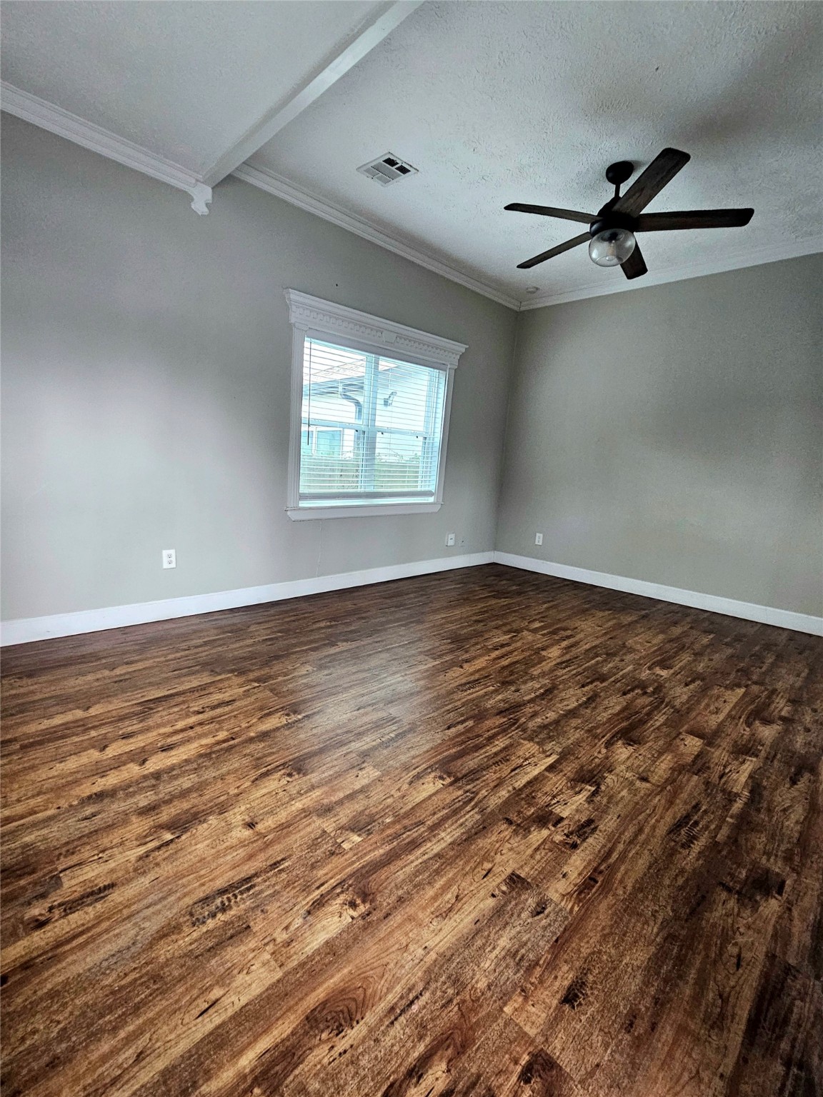 614 North York Street Houston, TX 77003 - Photo 4 of 15 Main Living Area