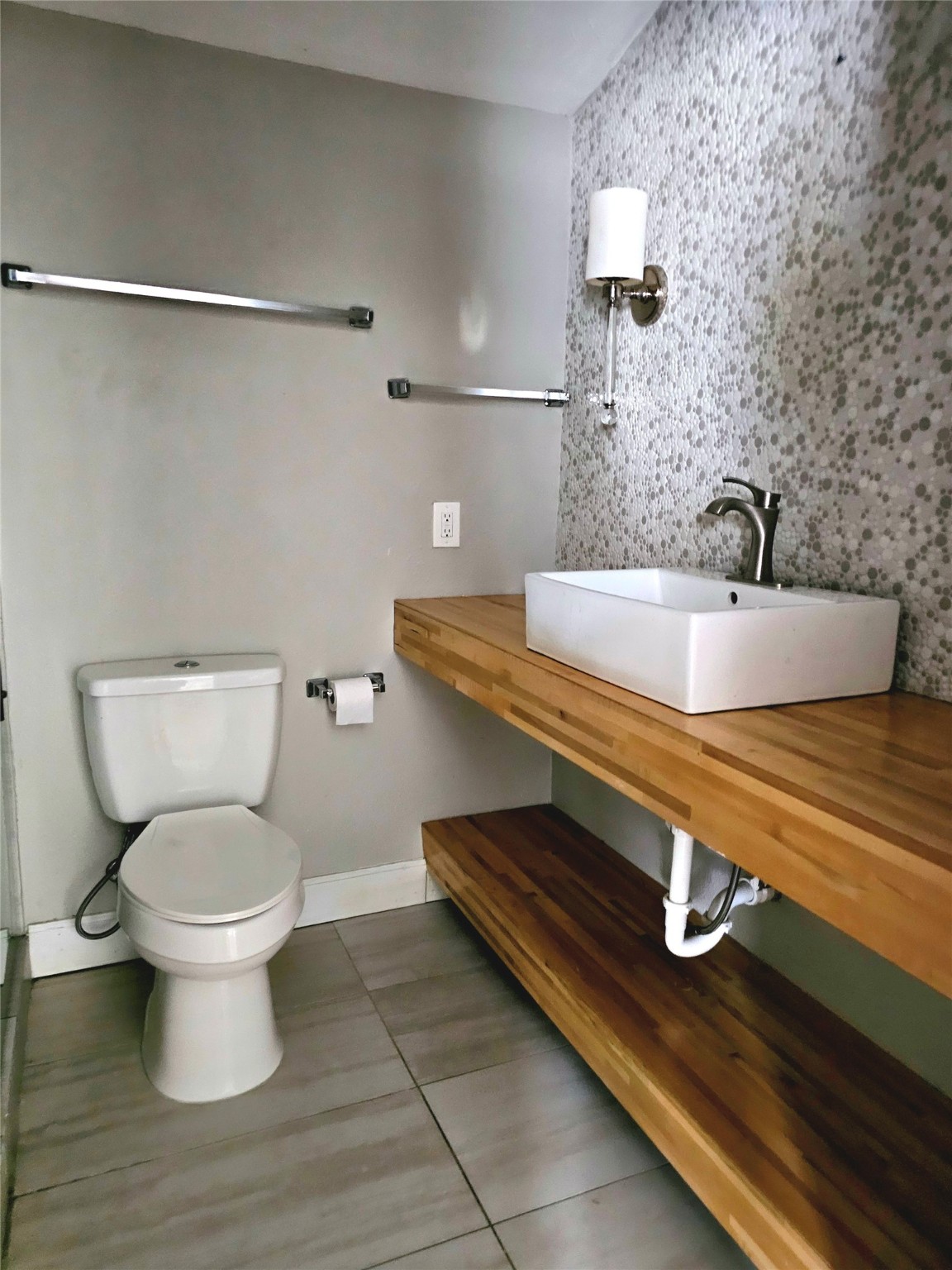 614 North York Street Houston, TX 77003 - Photo 10 of 15 Primary bathroom