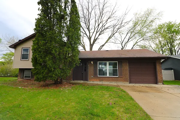 $295,000 | 319 Dean Circle, Bolingbrook, IL 60440