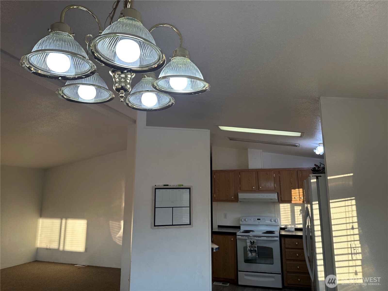 571 Morning View Circle East Wenatchee, WA 98802 - Photo 3 of 9 a kitchen with cabinets and appliances