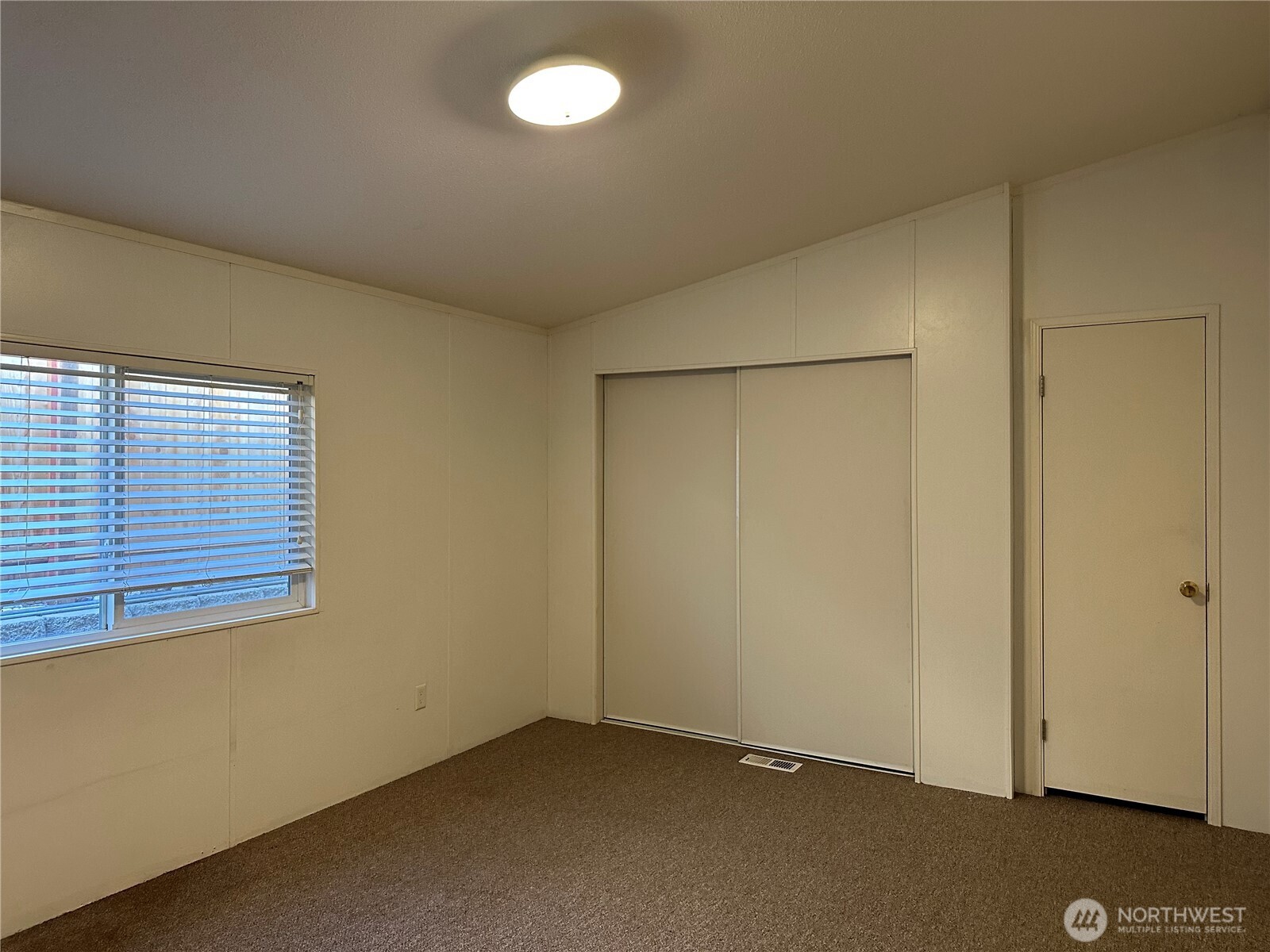 571 Morning View Circle East Wenatchee, WA 98802 - Photo 6 of 9 a view of an empty room with a window