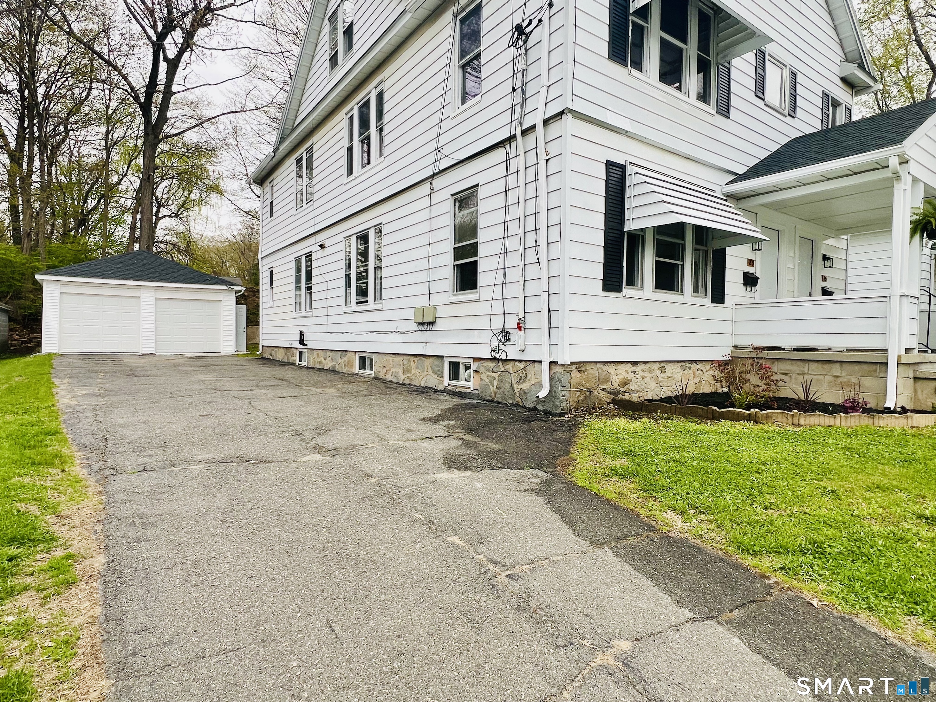 83 Pine Street Torrington, CT 06790 - Photo 2 of 40