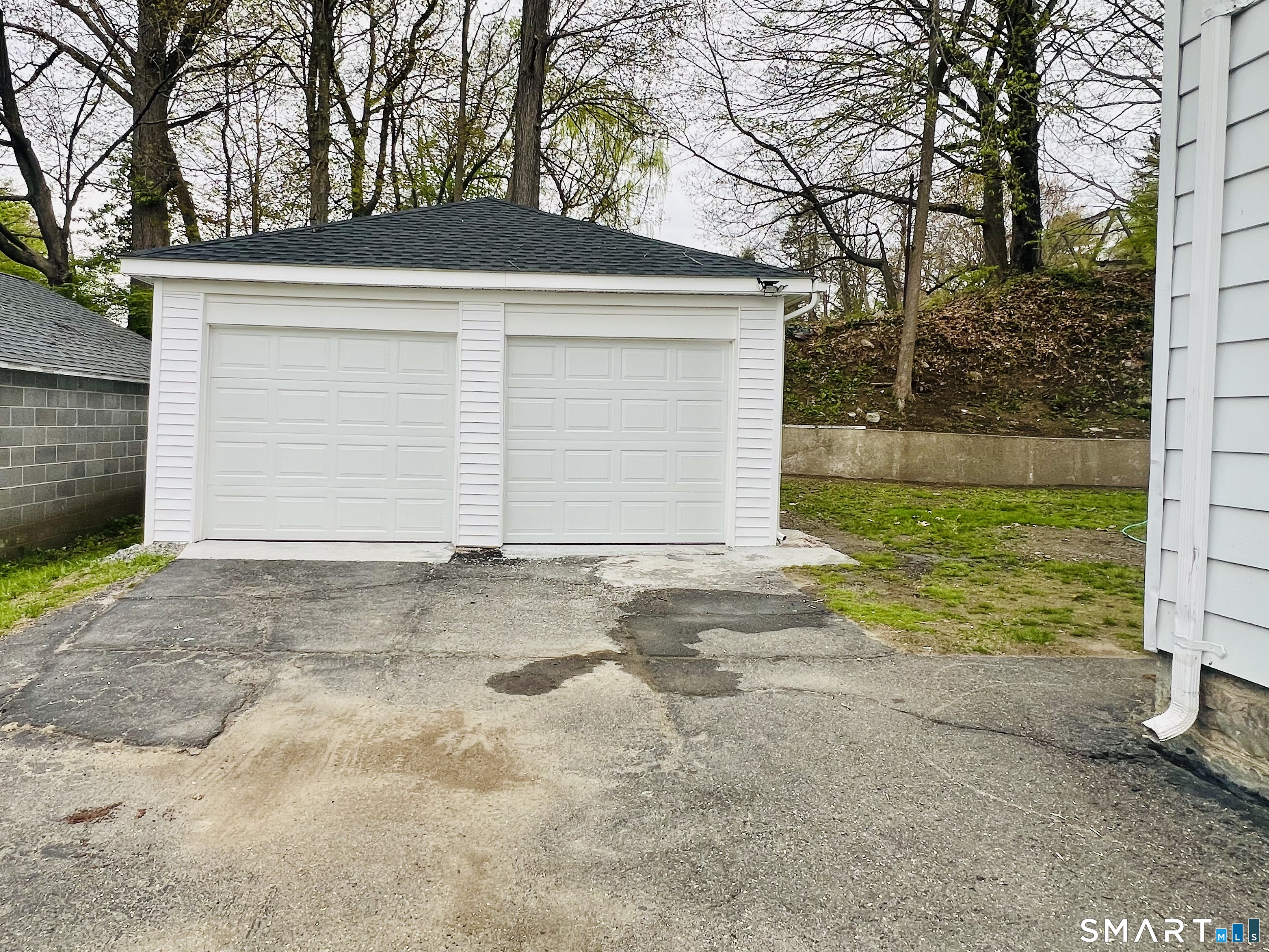 83 Pine Street Torrington, CT 06790 - Photo 3 of 40