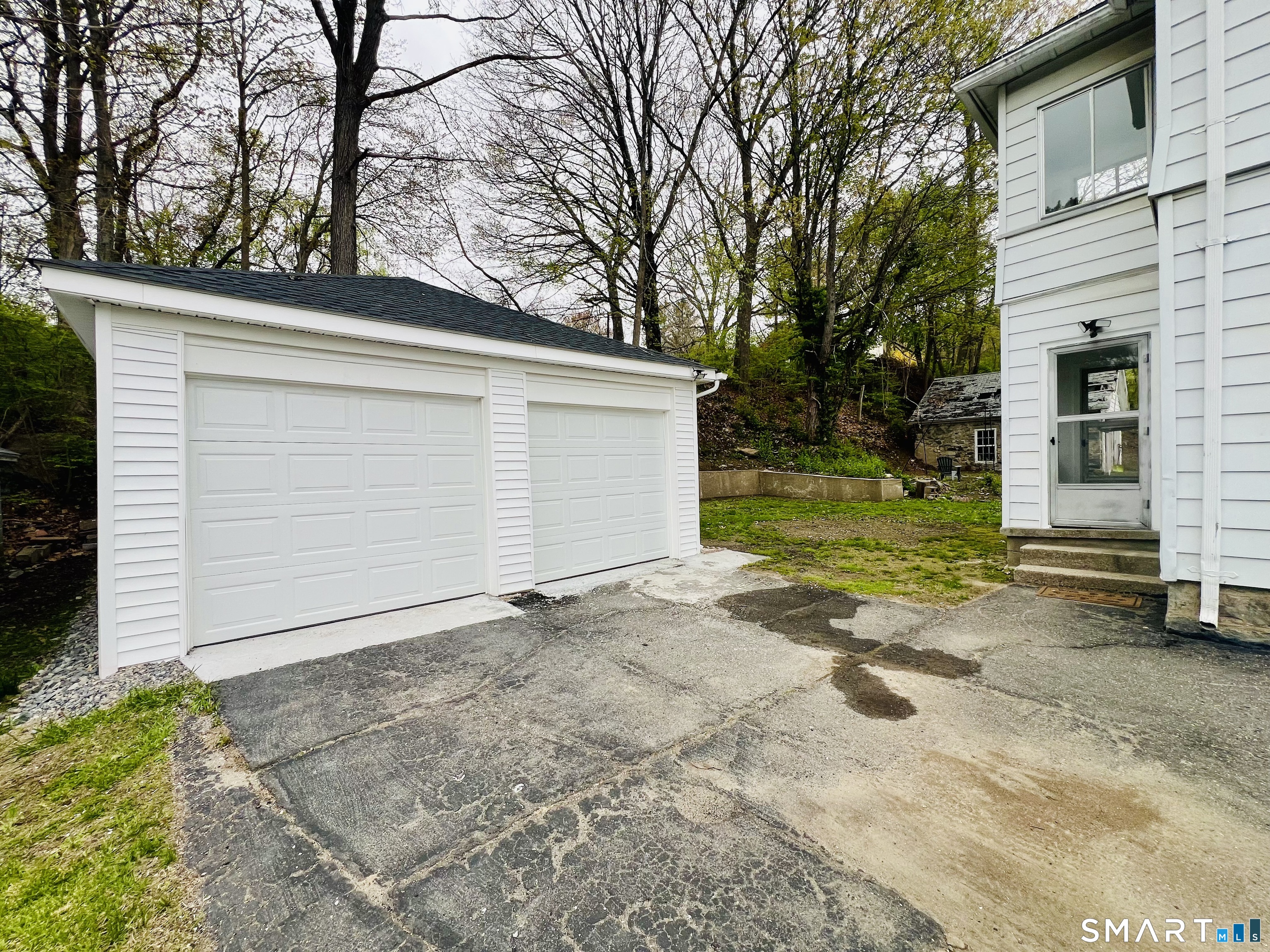 83 Pine Street Torrington, CT 06790 - Photo 4 of 40