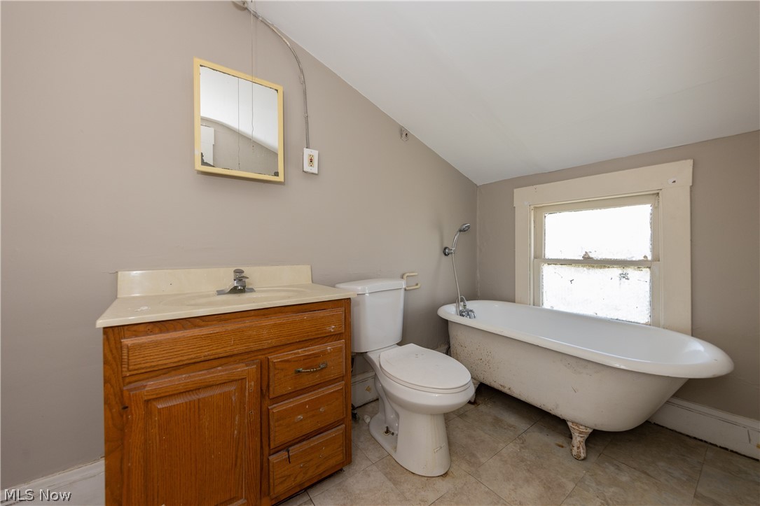 14650 Superior Road Cleveland, OH 44118 - Photo 22 of 50