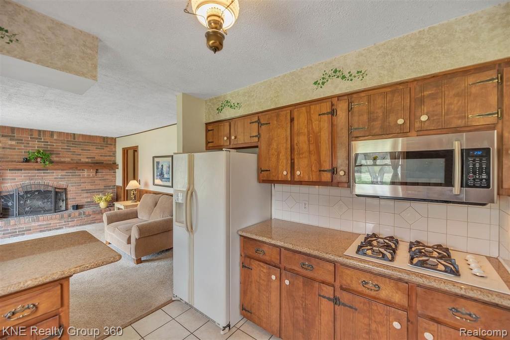 1278 West Barron Road Howell, MI 48855 - Photo 17 of 48