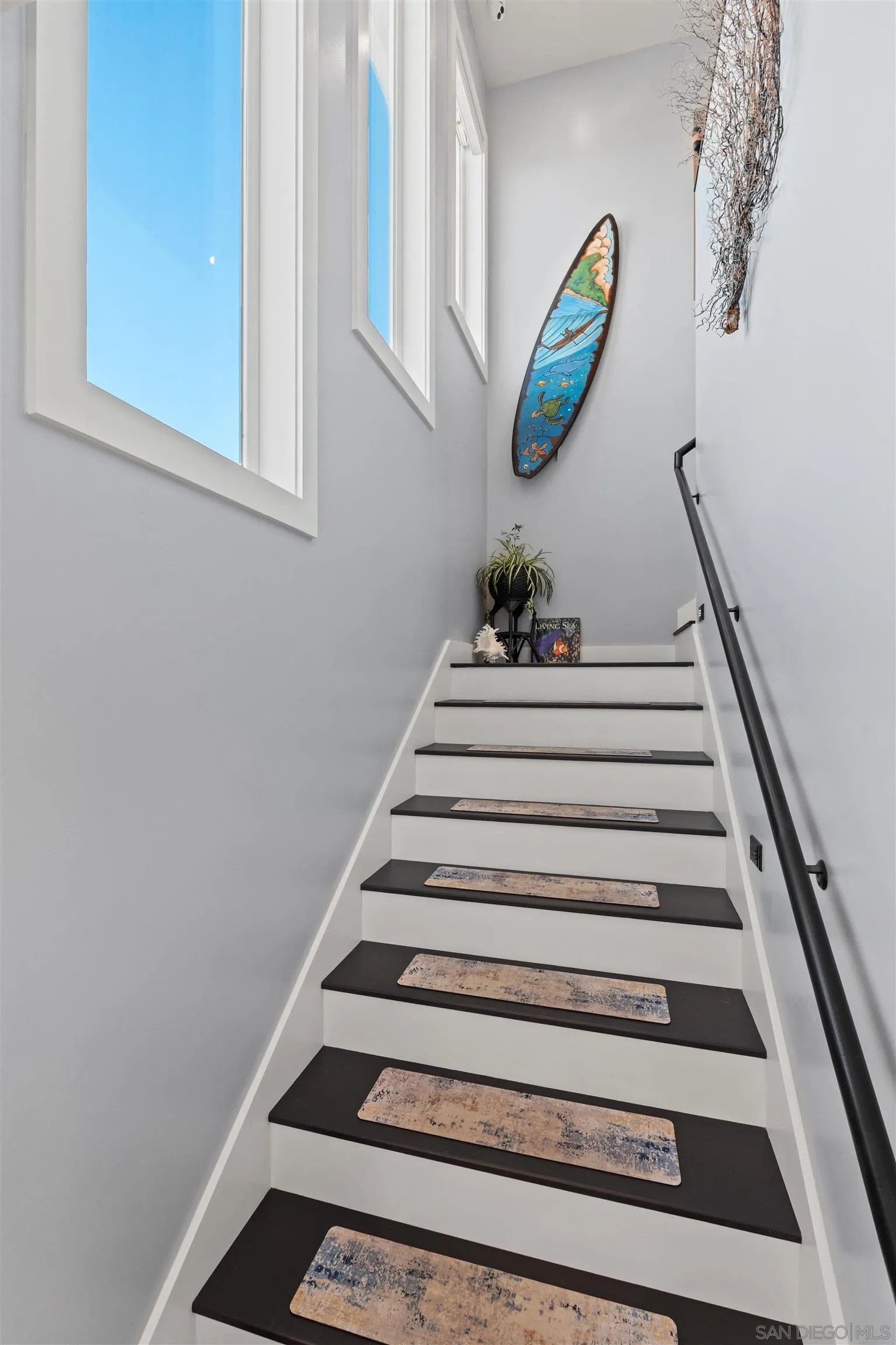 413 Delaware Street Imperial Beach, CA 91932 - Photo 12 of 37 a view of entryway