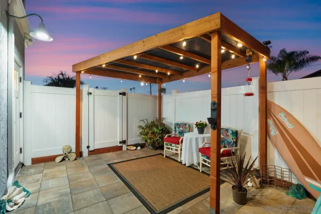 a view of an outdoor space