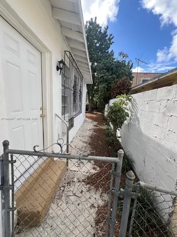 $1,300 | 1262 Southwest 4th Street, Miami, FL 33135