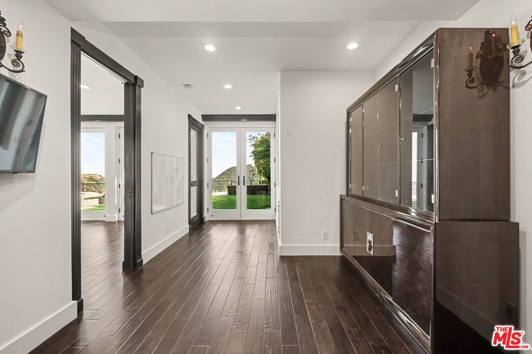 12608 Promontory Road Los Angeles, CA 90049 - Photo 16 of 59