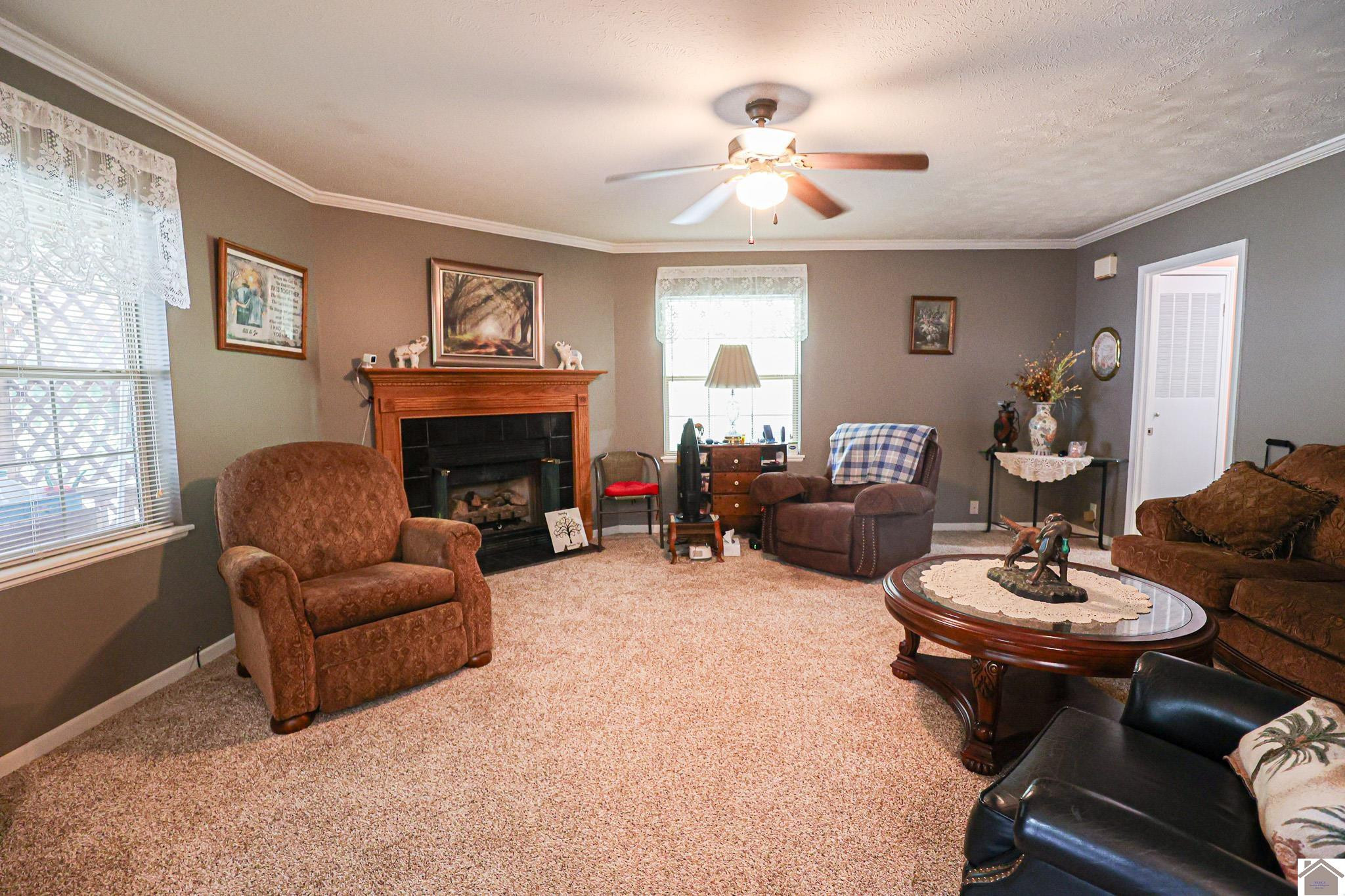 5011 Old Mayfield Road Paducah, KY 42003 - Photo 25 of 35 Family Room