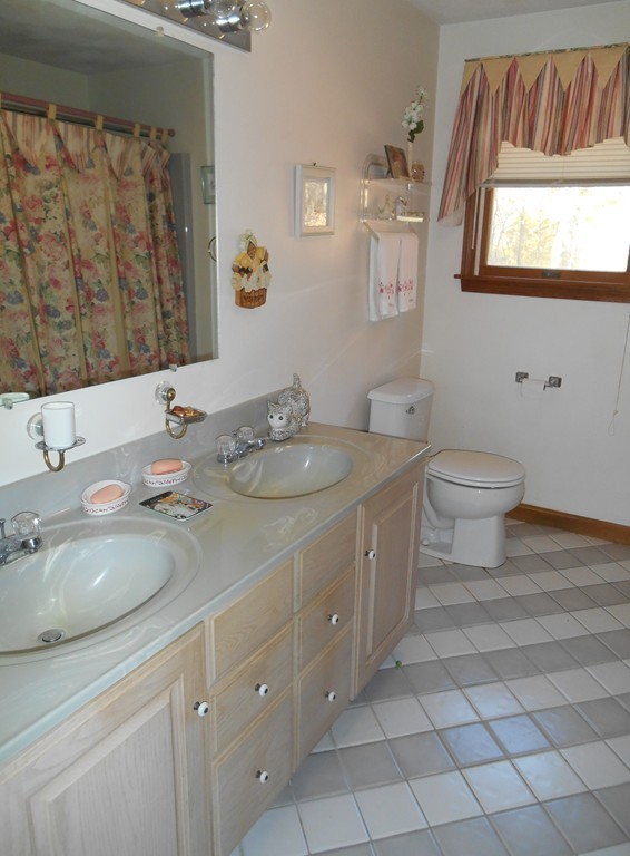 137 Spruce Road Norwood, MA 02062 - Photo 19 of 29 Gallery Image 19