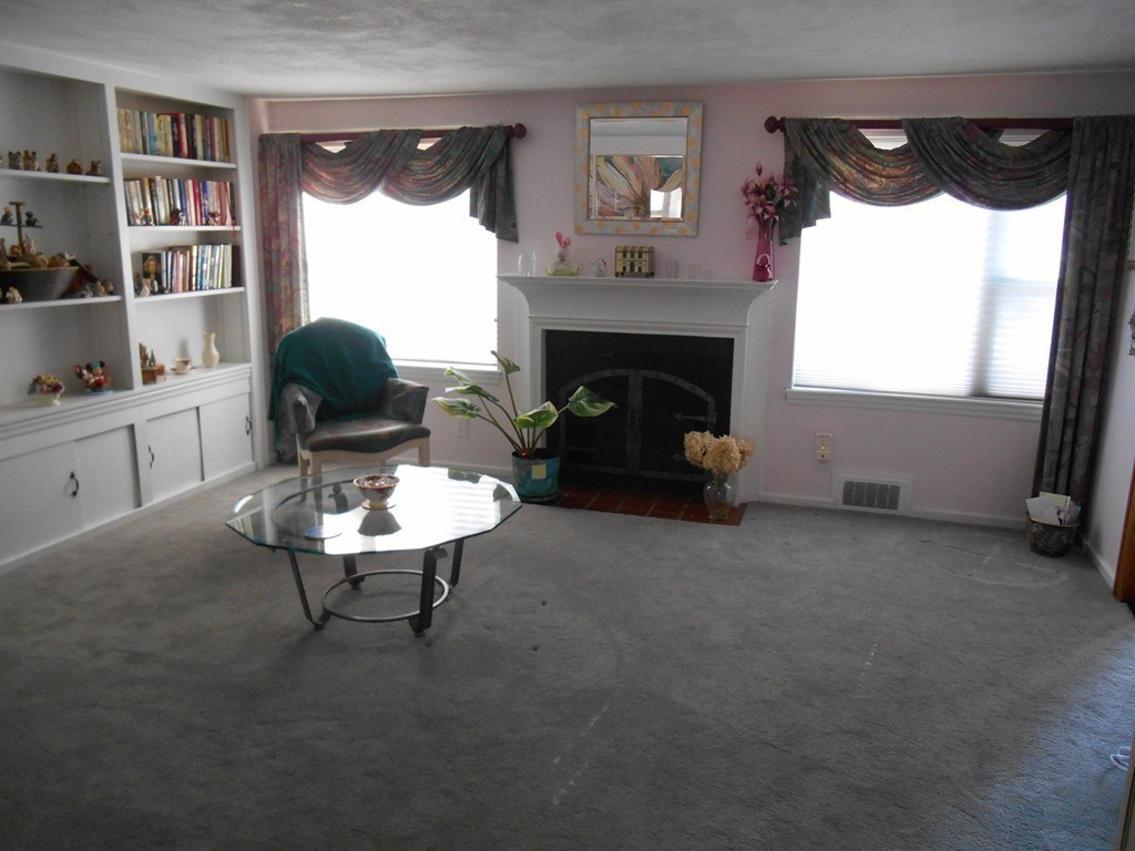 137 Spruce Road Norwood, MA 02062 - Photo 4 of 29 Gallery Image 4