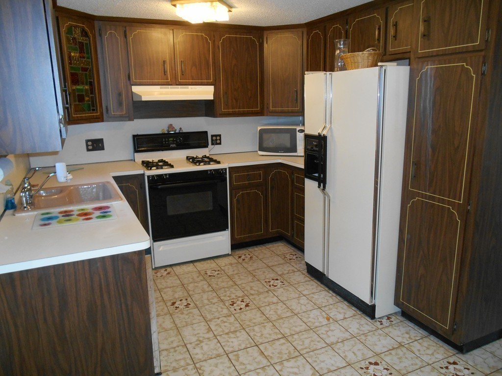 137 Spruce Road Norwood, MA 02062 - Photo 5 of 29 Gallery Image 5