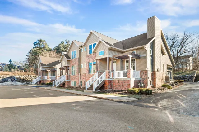 $495,000 | 15 Rose Quartz Way, Fitchburg, WI 53711