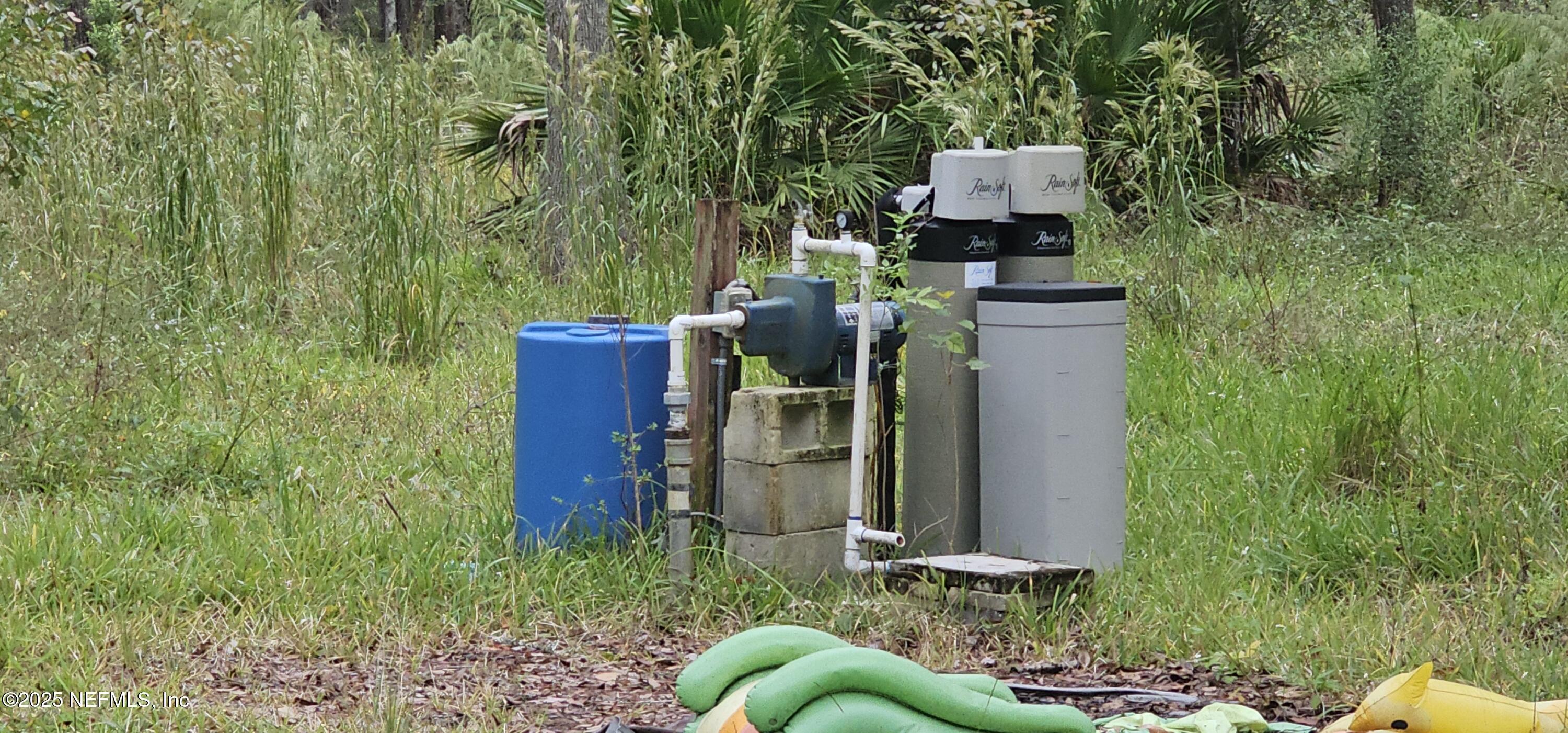 5951 Westwood Road North Jacksonville, FL 32234 - Photo 31 of 33 a garden view with a seating space