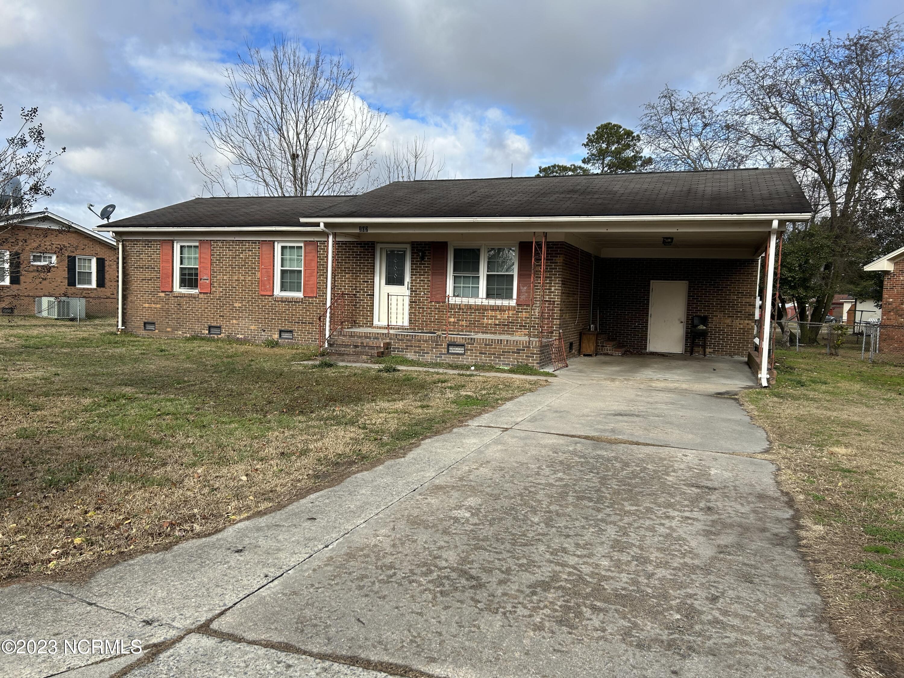 102 King Drive Mount Olive, NC 28365 - Photo 2 of 5 IMG_1164