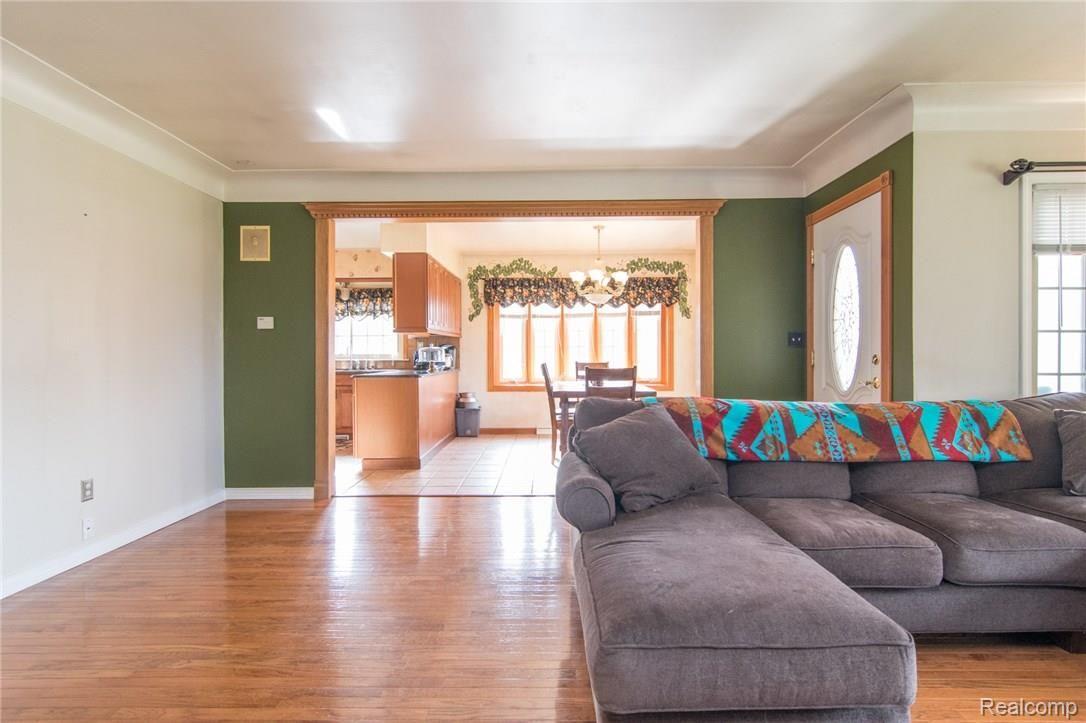 6693 Lingane Road Chelsea, MI 48118 - Photo 7 of 53 DSC_0107.jpg