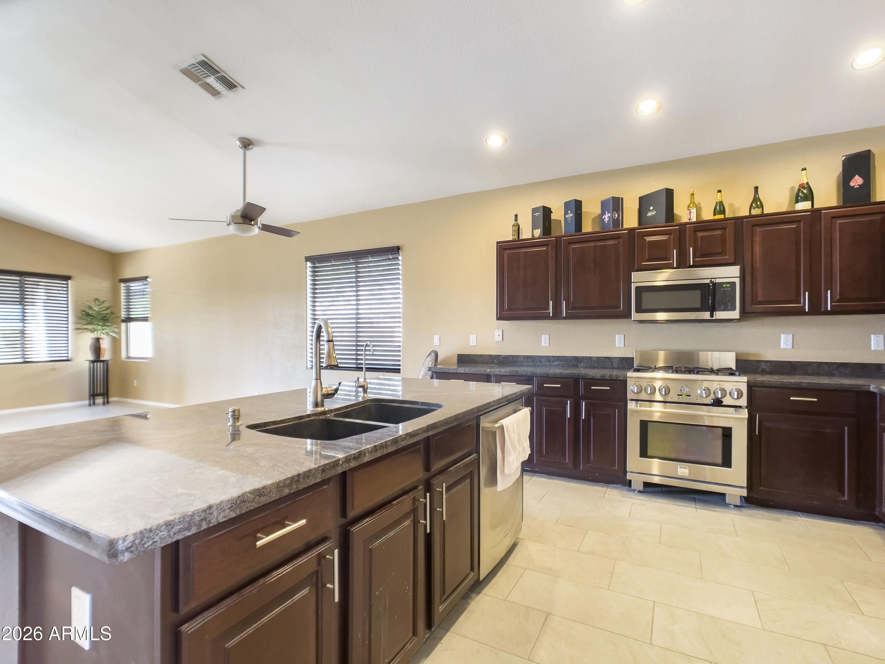 1084 North Martingale Road Gilbert, AZ 85234 - Photo 4 of 16 Kitchen