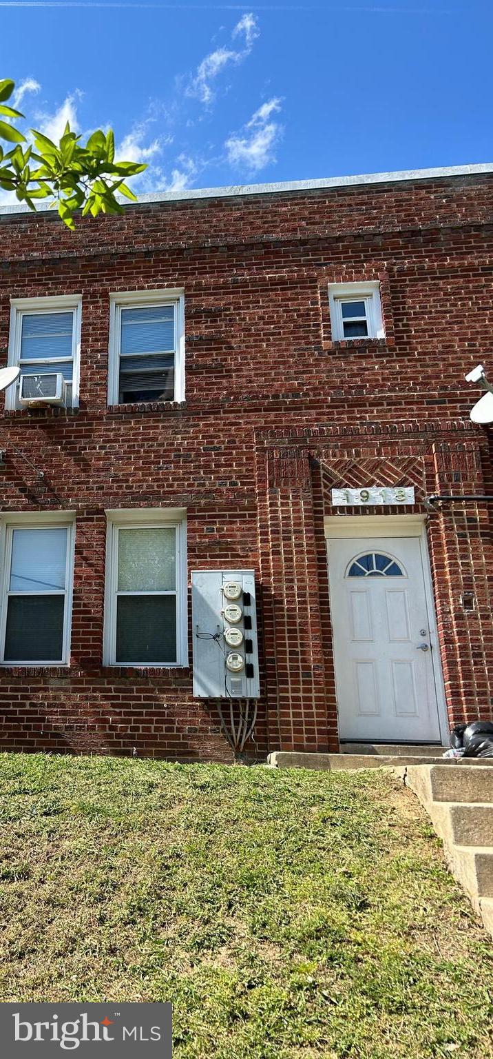1918 I Street Northeast Washington, DC 20002 - Photo 2 of 29 a front view of a house with a yard