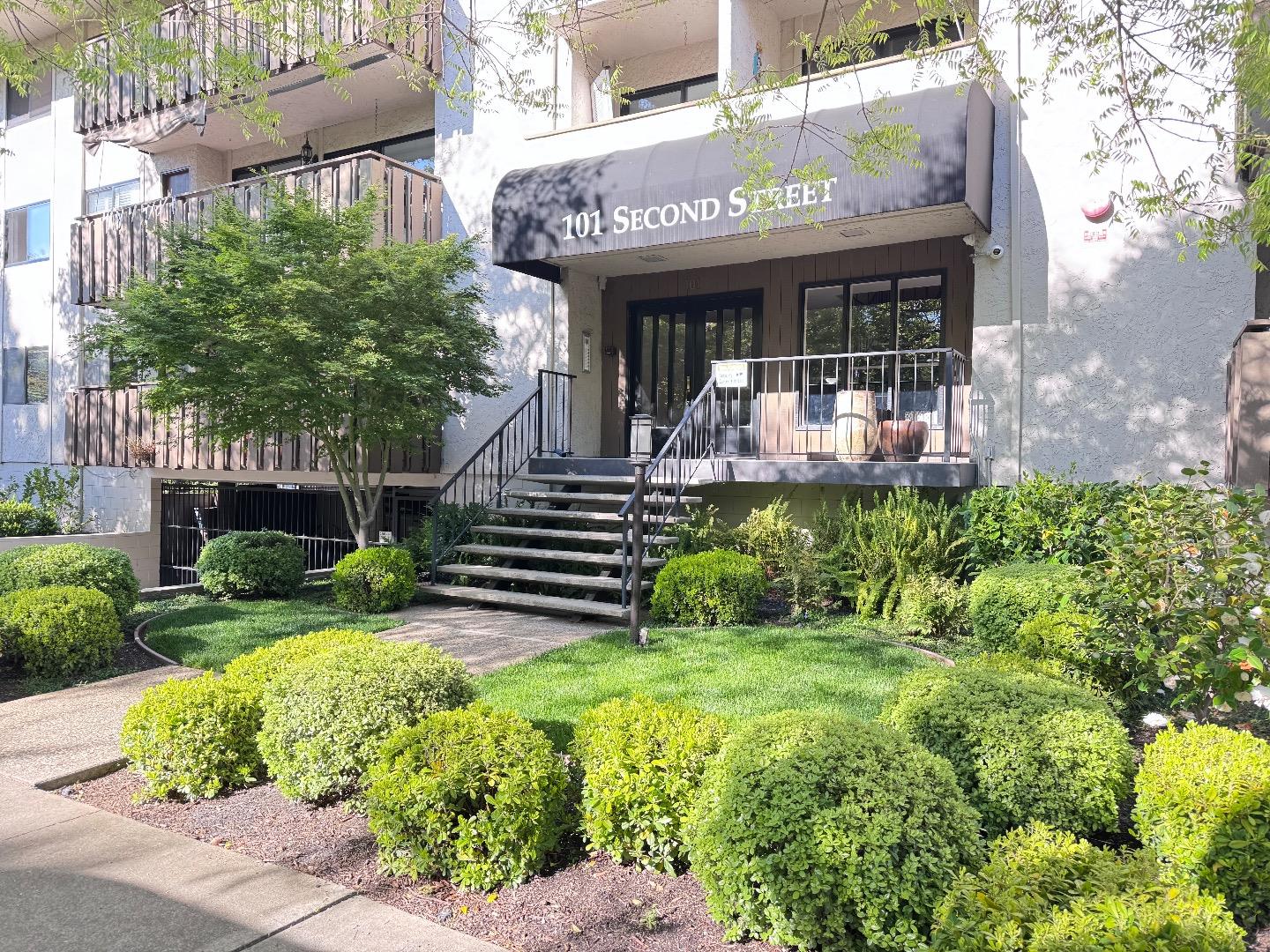 101 2nd Street, Unit 5 Los Altos, CA 94022 - Photo 3 of 48 a view of a house with garden and plants