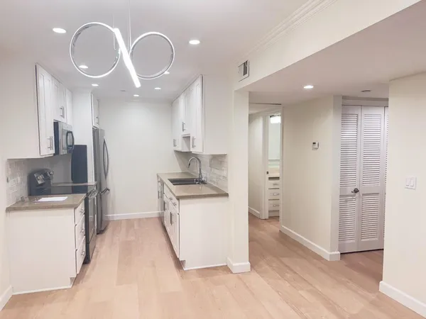 $1,100,000 | 101 2nd Street, Unit 5, Los Altos, CA 94022