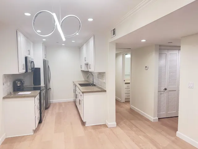 $1,100,000 | 101 2nd Street, Unit 5, Los Altos, CA 94022