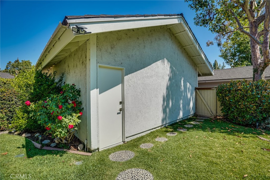 49 East Yale Loop, Unit 26 Irvine, CA 92604 - Photo 52 of 63 a backyard of a house with lots of green space