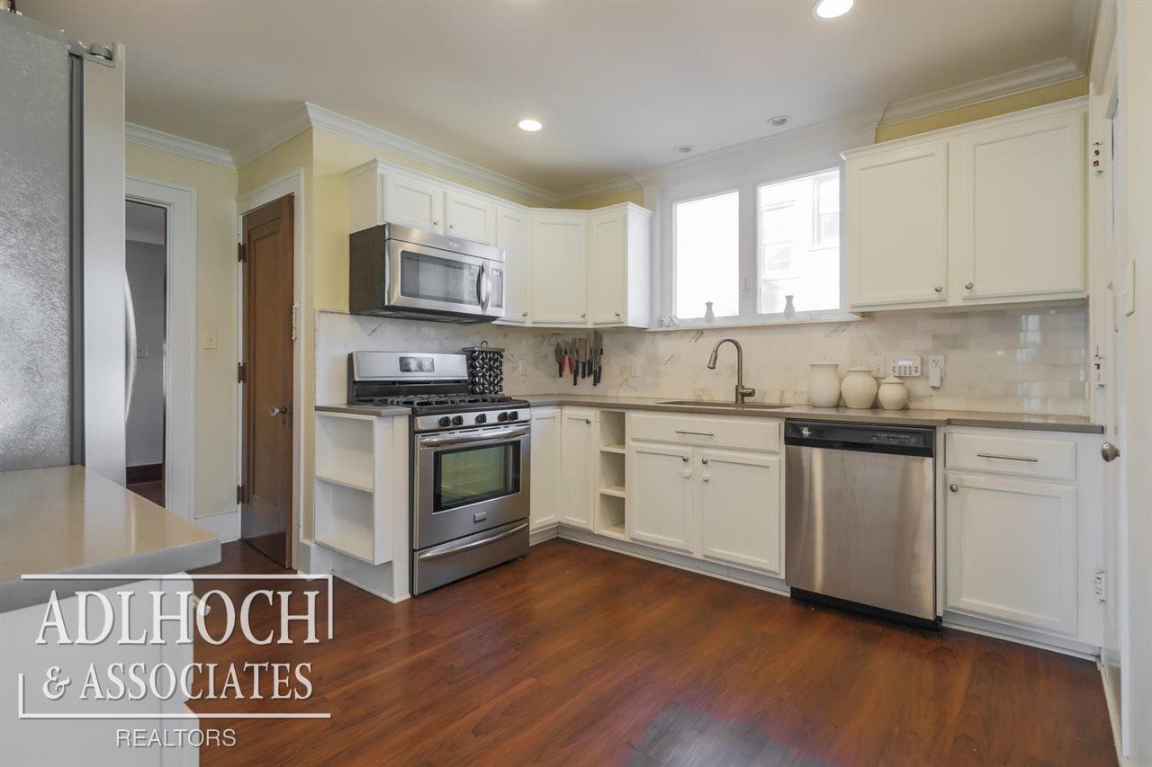 950 Rivard Boulevard Grosse Pointe, MI 48230 - Photo 3 of 23 31365890-2.JPG