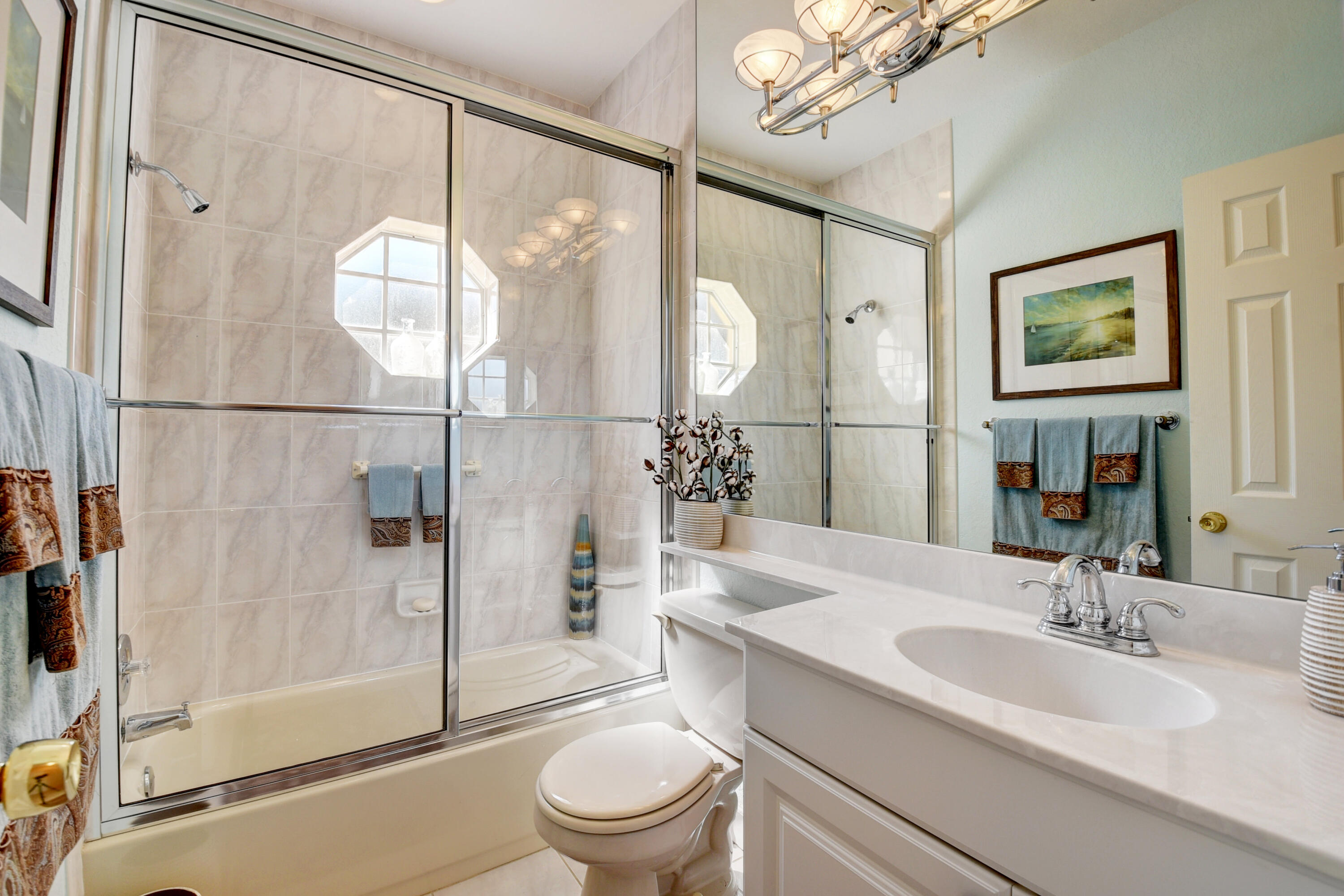 6577 Via Regina Boca Raton, FL 33433 - Photo 17 of 33 2nd Bathroom