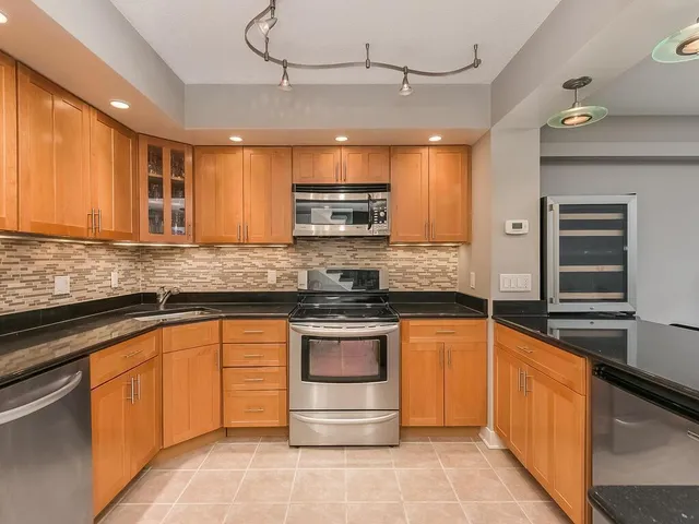 $2,495 | 1200 Nicollet Mall, Unit 215, Minneapolis, MN 55403