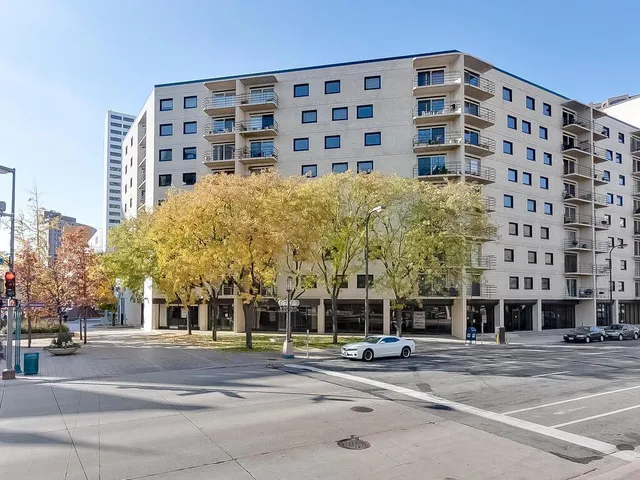 $2,495 | 1200 Nicollet Mall, Unit 215, Minneapolis, MN 55403