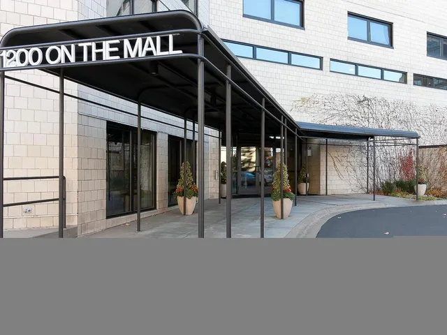 $2,495 | 1200 Nicollet Mall, Unit 215, Minneapolis, MN 55403