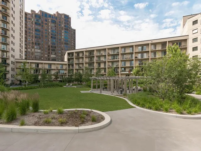 $2,495 | 1200 Nicollet Mall, Unit 215, Minneapolis, MN 55403