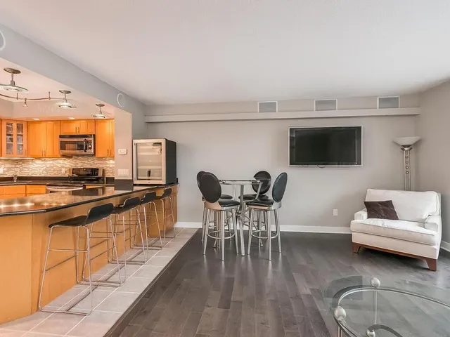 $2,495 | 1200 Nicollet Mall, Unit 215, Minneapolis, MN 55403