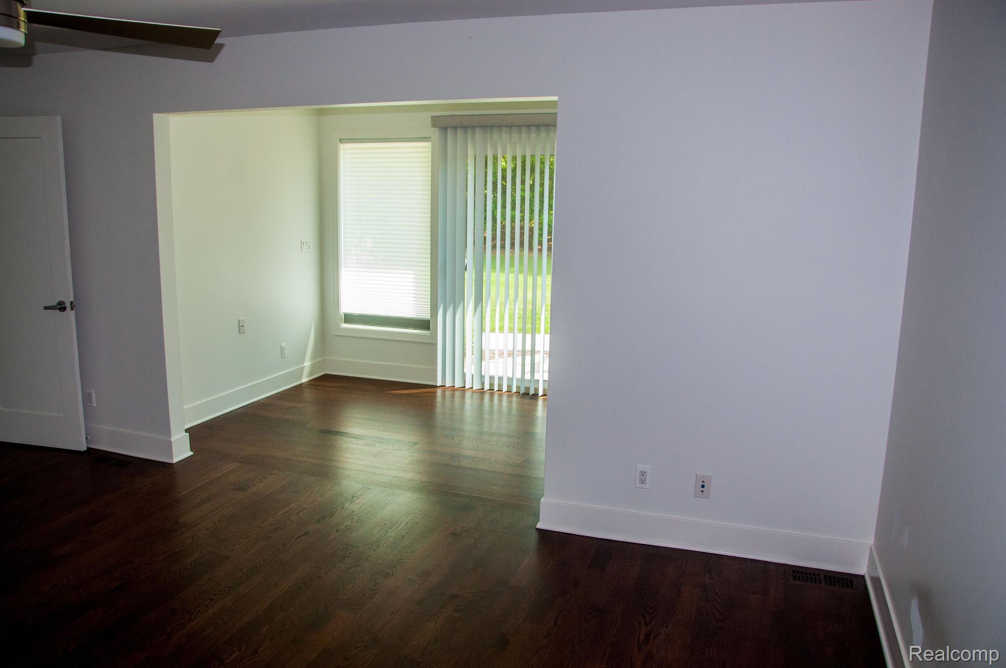 634 Millstone Drive Rochester, MI 48309 - Photo 38 of 52 First floor Master bedroom