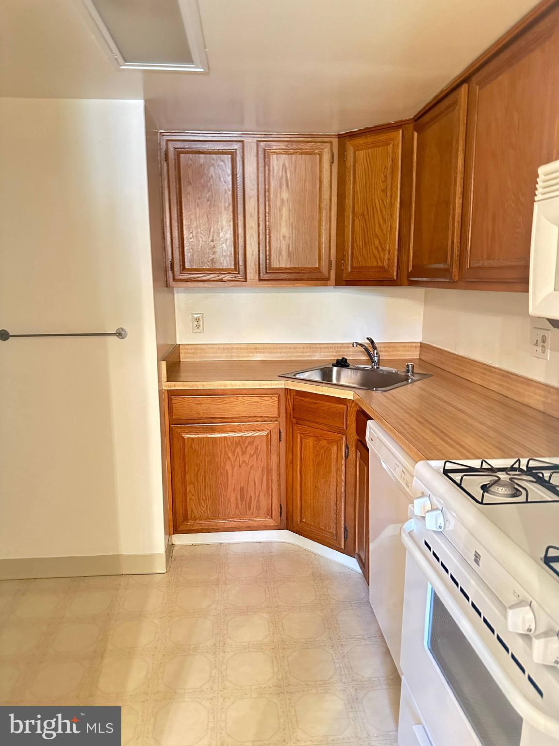 1441 Northgate Square, Unit 12B Reston, VA 20190 - Photo 4 of 13