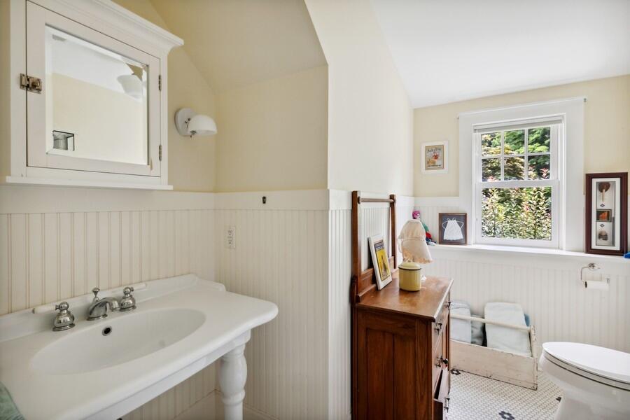 15202 Lakeshore Road Lakeside, MI 49116 - Photo 54 of 60 54_15202LakeshoreRd_10_2ndFloorFullBath_