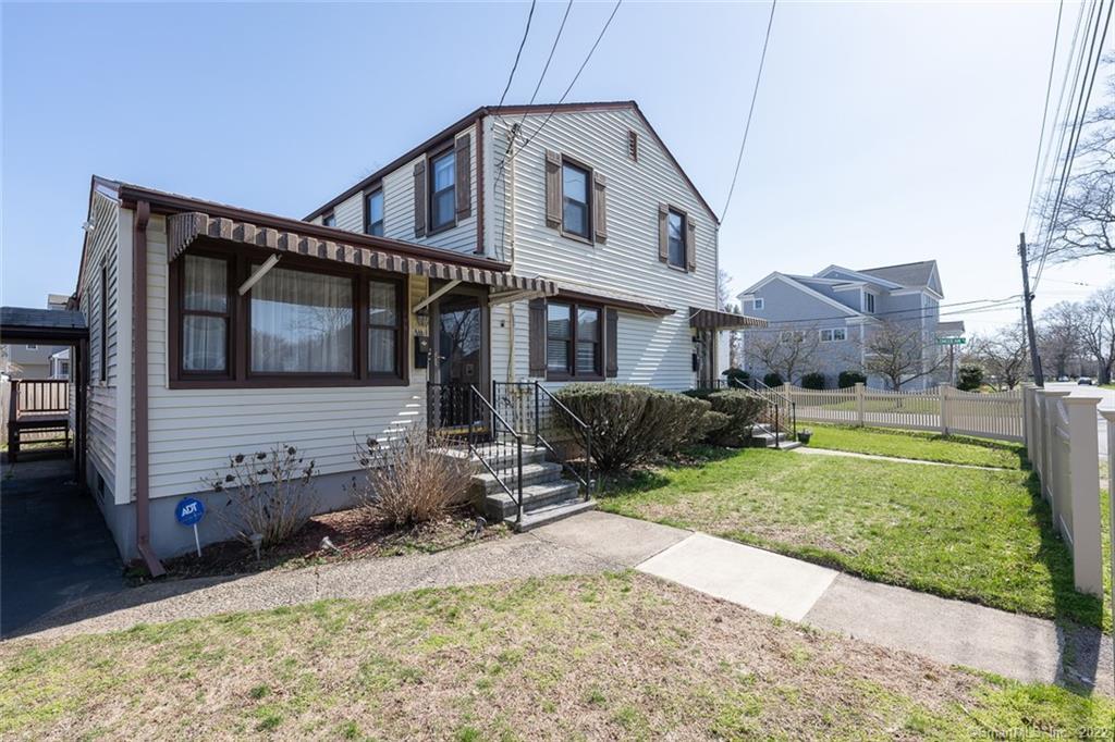 a view of a house with a yard