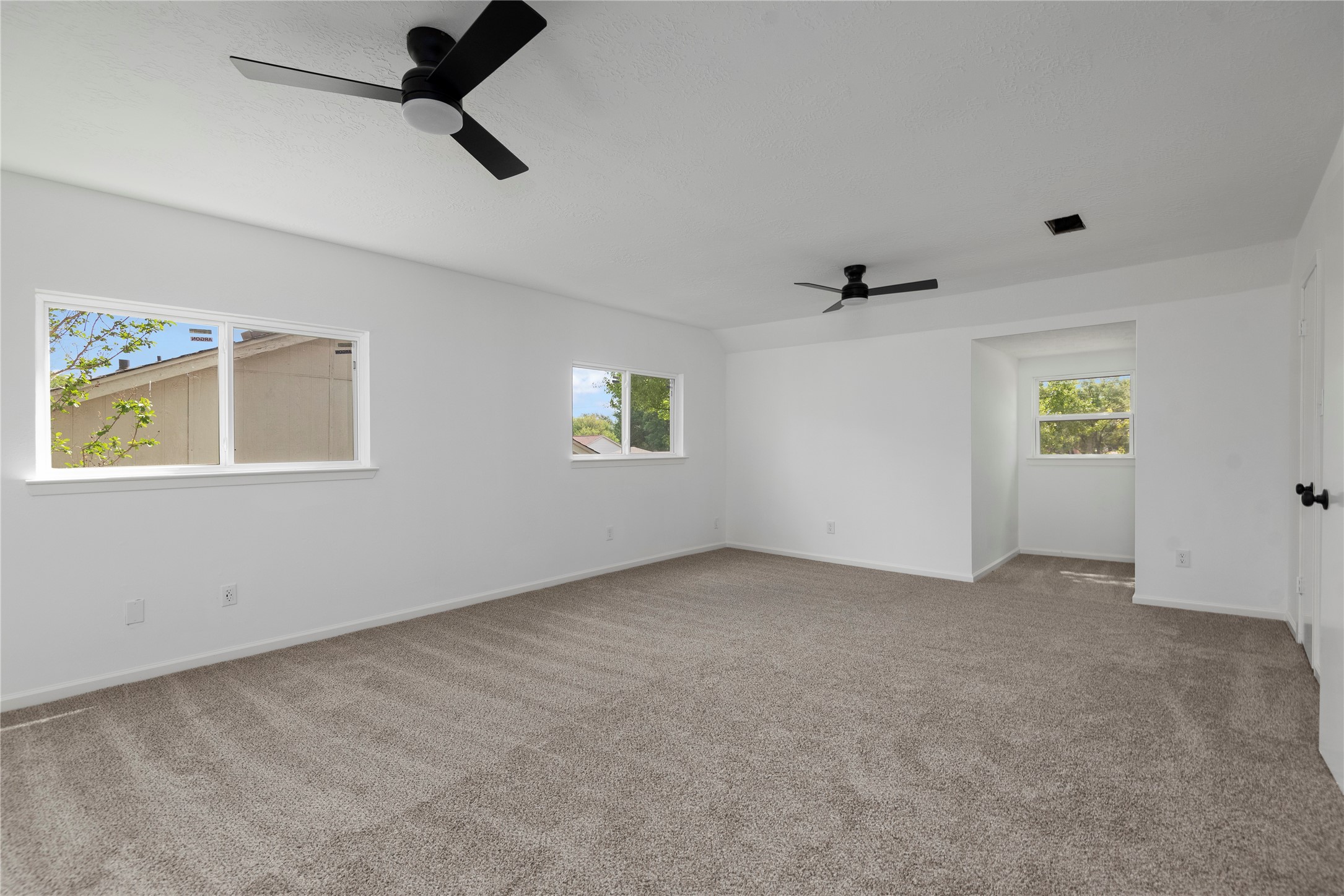 3230 Hombly Road Houston, TX 77066 - Photo 28 of 36 2nd Master Upstairs