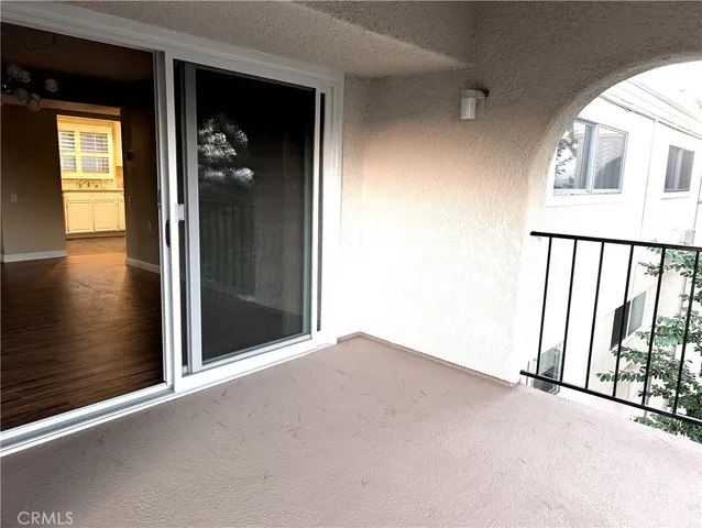 a view of a large window with an outdoor space