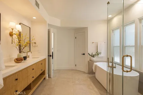 $2,850,000 | 519 10th Street, Huntington Beach, CA 92648