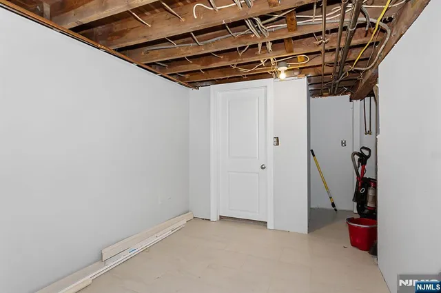 a view of utility room