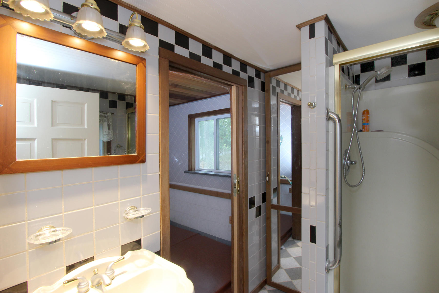866 Queen Anne Road Harwich, MA 02645 - Photo 22 of 30 Master bath