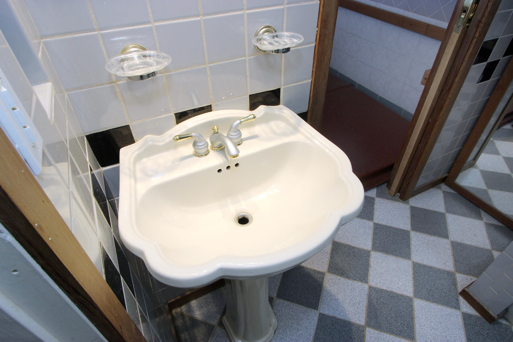 866 Queen Anne Road Harwich, MA 02645 - Photo 23 of 30 Master bath