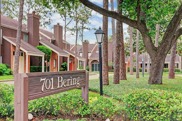 $2,400 | 701 Bering Drive, Unit 402, Houston, TX 77057