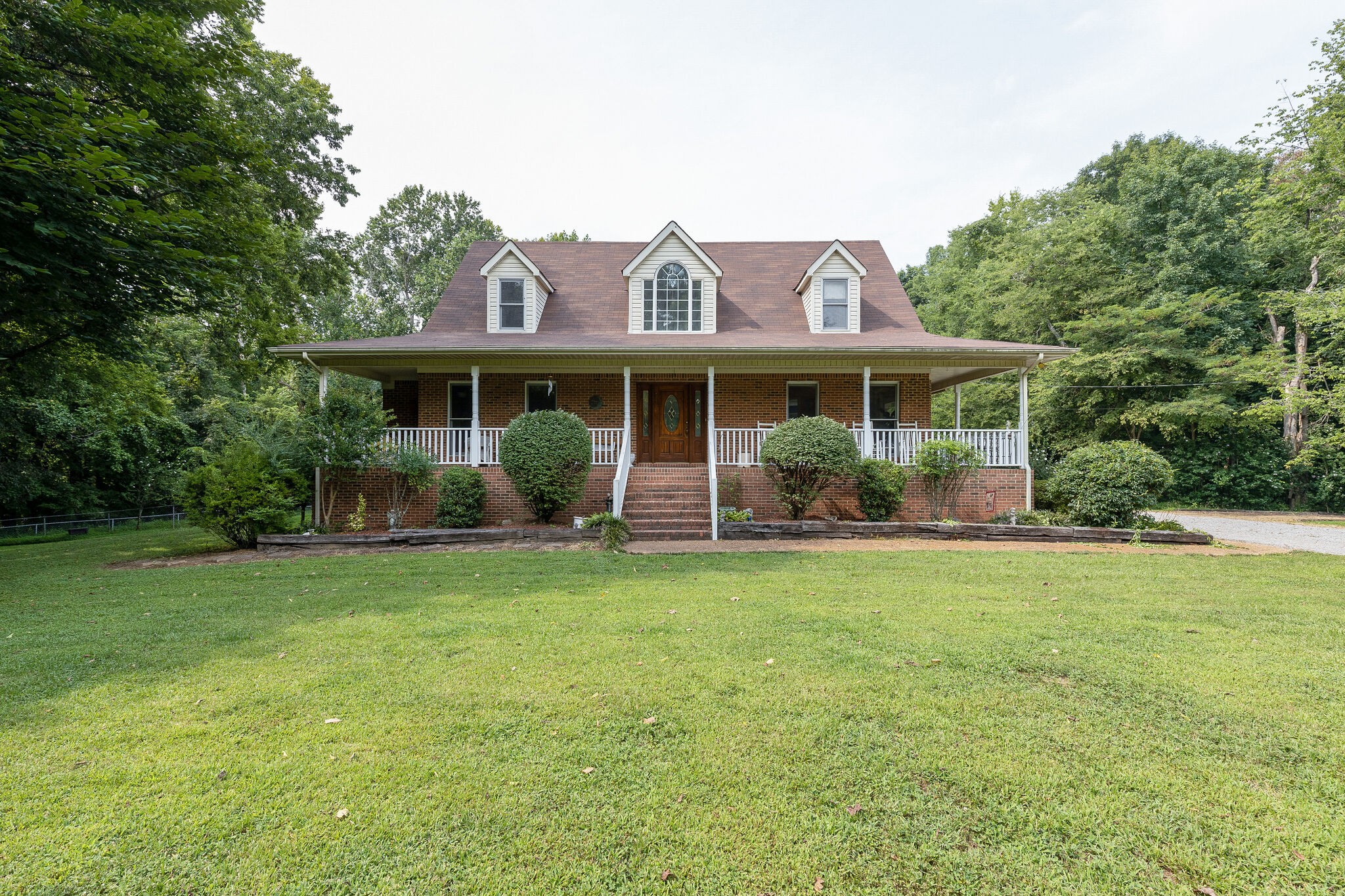 a view of a house with a backyard